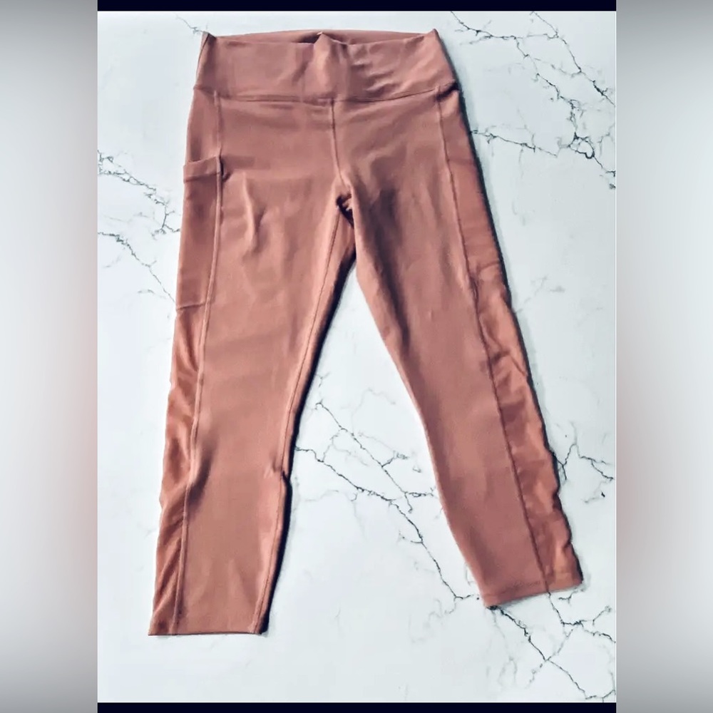 NWT Fabletics Mila Capri Powerhold Legging: Large